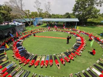 星空体育app官方入口注塑模具厂户外团建活动