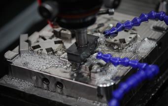 如何处理注塑模具成型产生的塑性变形？