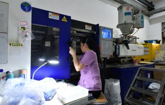 精密注塑成型对注塑机的要求是什么？