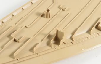 包胶二次注塑成型时，TPE软胶粘模具如何改善？